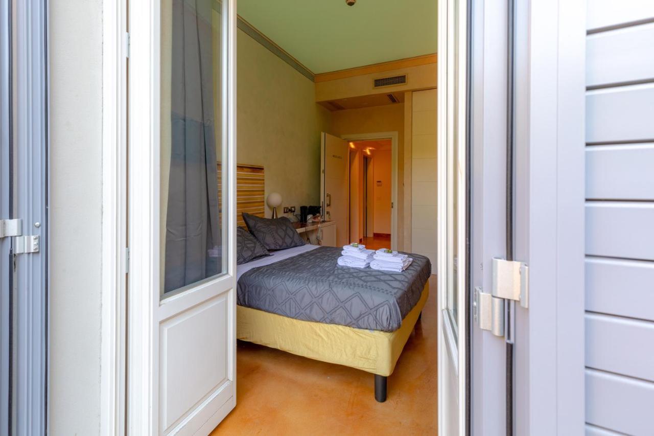 Aurora Garden Lodging - Rooms & Apartment Florence Exterior photo